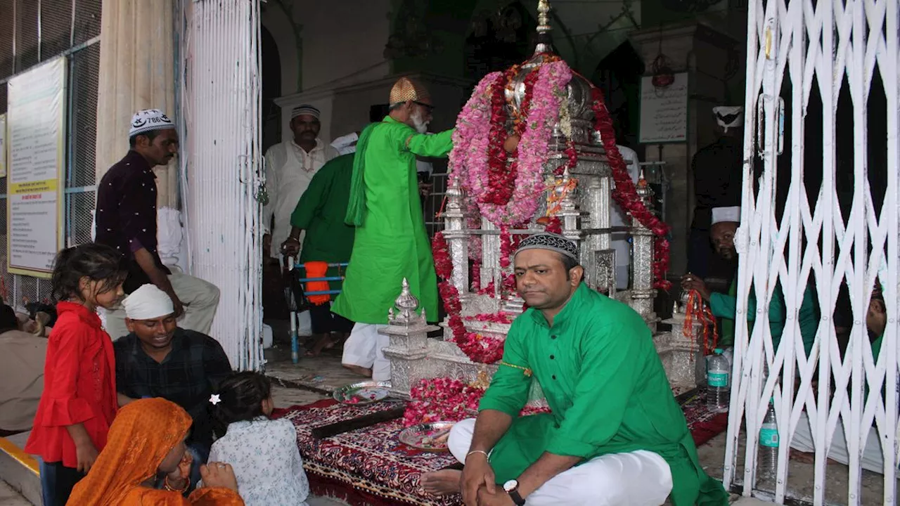 अजमेर की दरगाह में है चांदी का ताजिया, इसे देखने आते हैं हजारों जायरीन