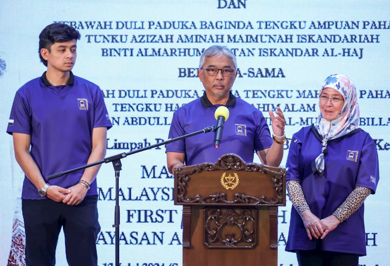 Pahang Sultan officiates launch of first LRT coach reef in Pulau Tioman