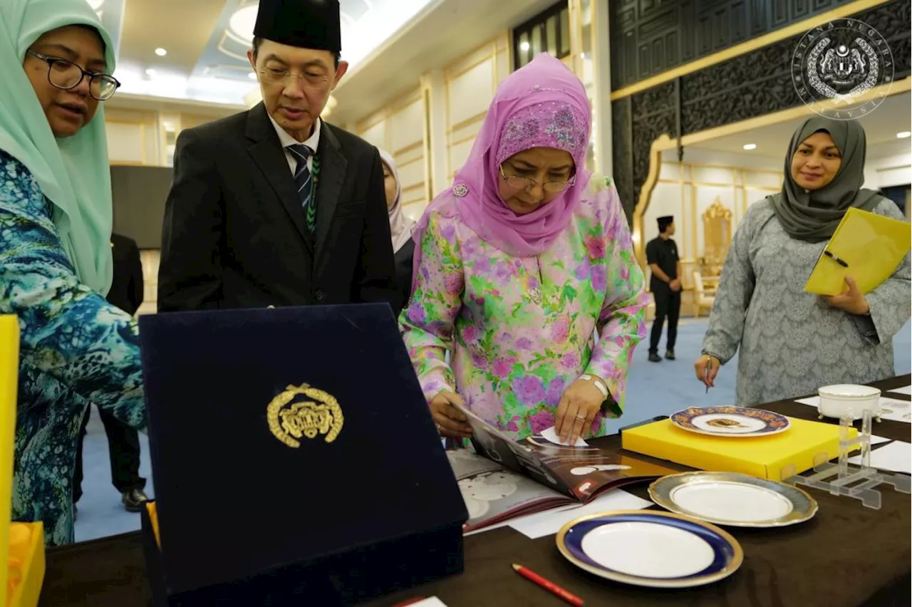 Queen inspects preparations for 17th King's installation ceremony