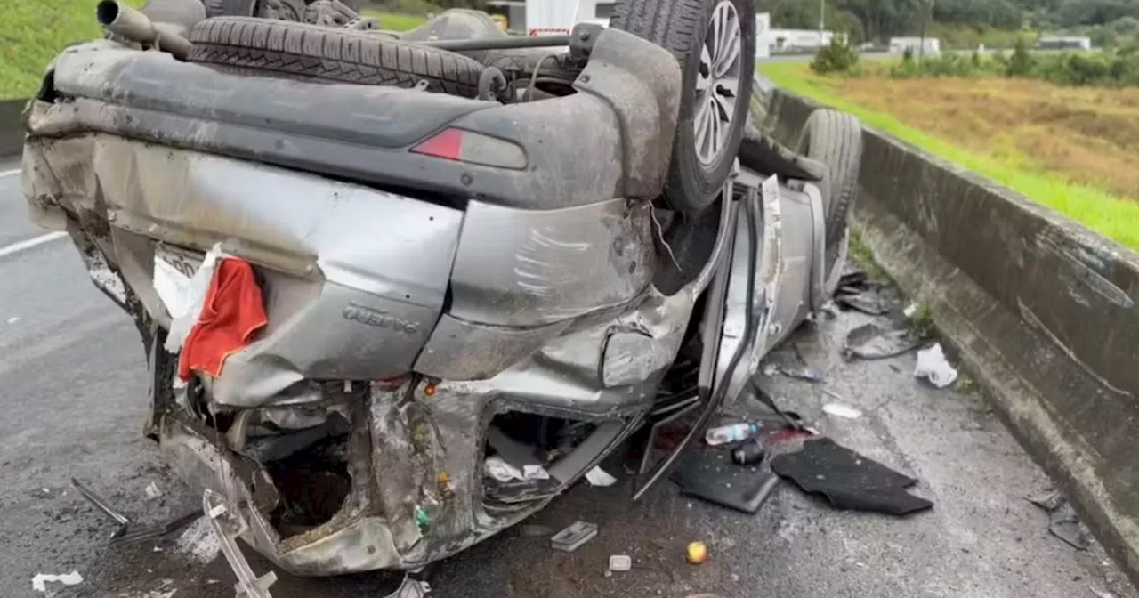 Dunga, ex-técnico da Seleção Brasileira, e esposa ficam feridos em acidente de carro