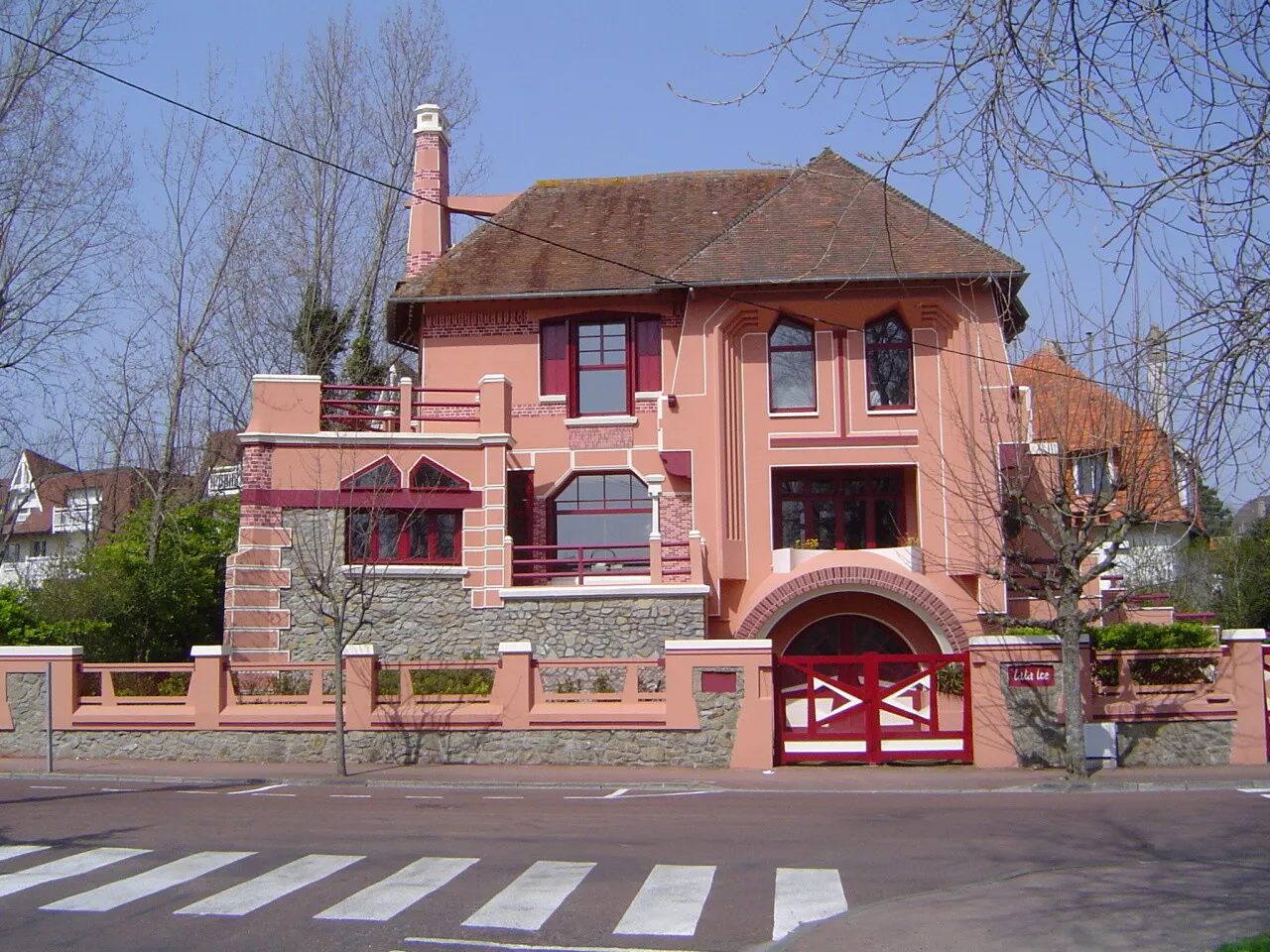 Cette villa en forme de visage est l'une des plus surprenantes du Pas-de-Calais !