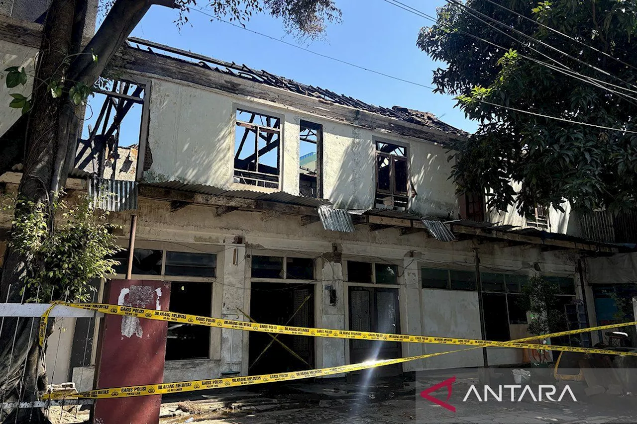 Gudang pabrik & eks hotel di Bandung kebakaran pada Minggu dini hari