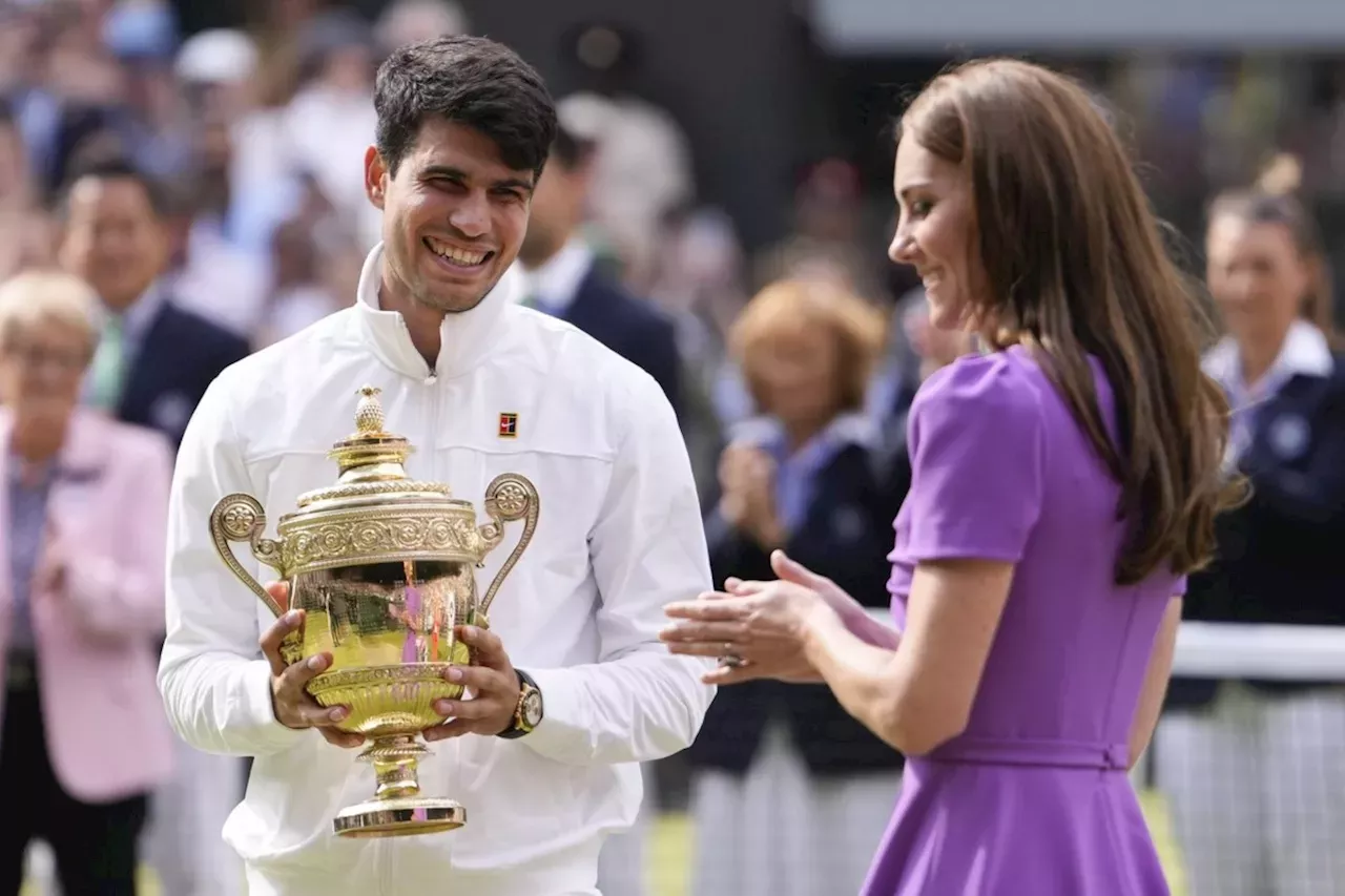 Carlos Alcaraz tops Novak Djokovic in a second consecutive Wimbledon