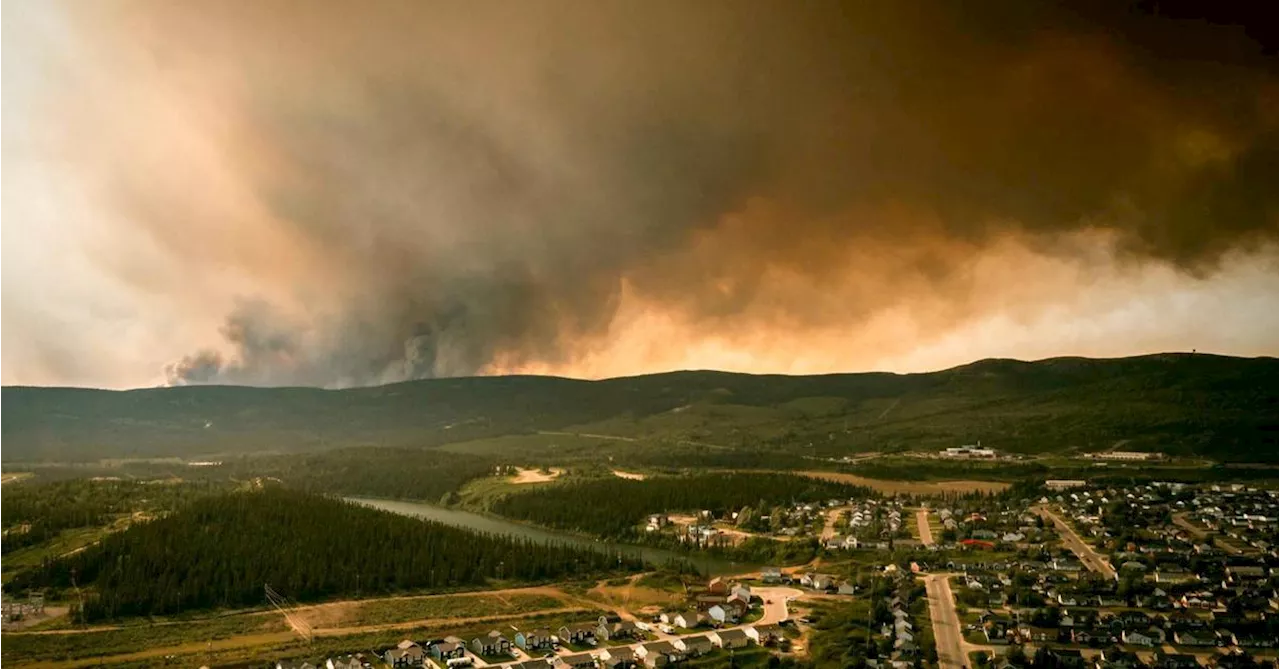 1,5 Millionen Hektar verbrannt: Tausende Kanadier fliehen vor massiven Waldbränden