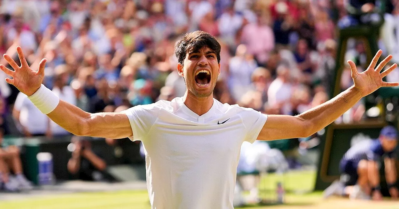 Carlos Alcaraz domina Djokovic: è doppietta Wimbledon-Roland Garros