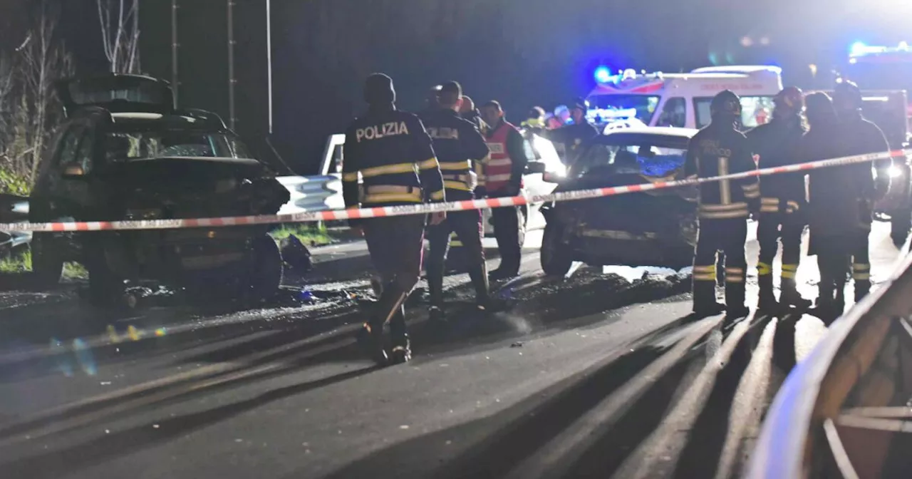 Incidente in provincia di Avellino, frontale ad alta velocità, muoiono quattro giovani