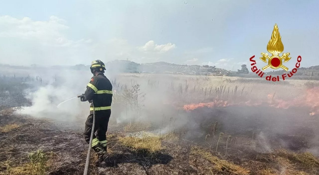 Incubo incendi: a Magione anche l'elicottero per placare un maxi rogo