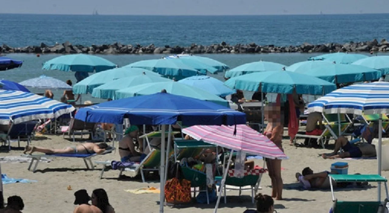 Ostia, oltre 100 euro a famiglia per una giornata al mare: «Con quattro weekend così ci paghiamo una settimana