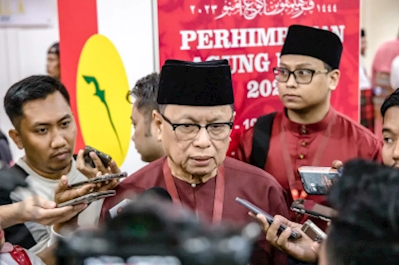 Umno’s Puad Zarkashi advocates ban on former members from competing for party posts upon return