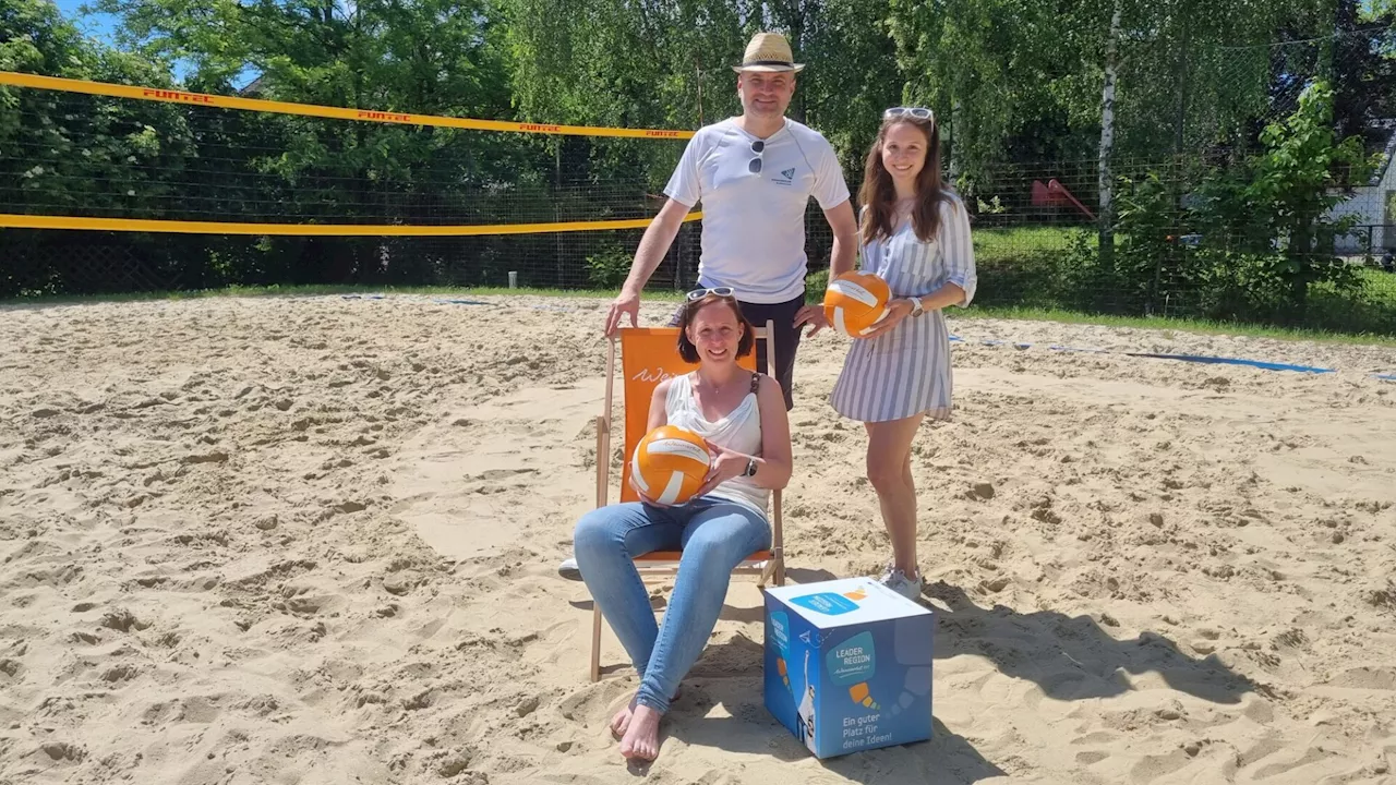 Volleyball und Brille im Weinviertel-Design