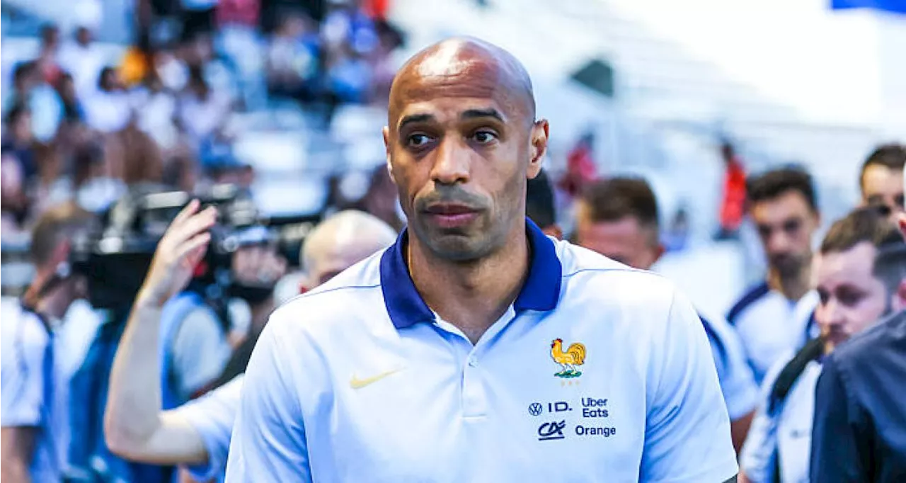 JO 2024 : Thierry Henry a porté la flamme sur les Champs-Elysées