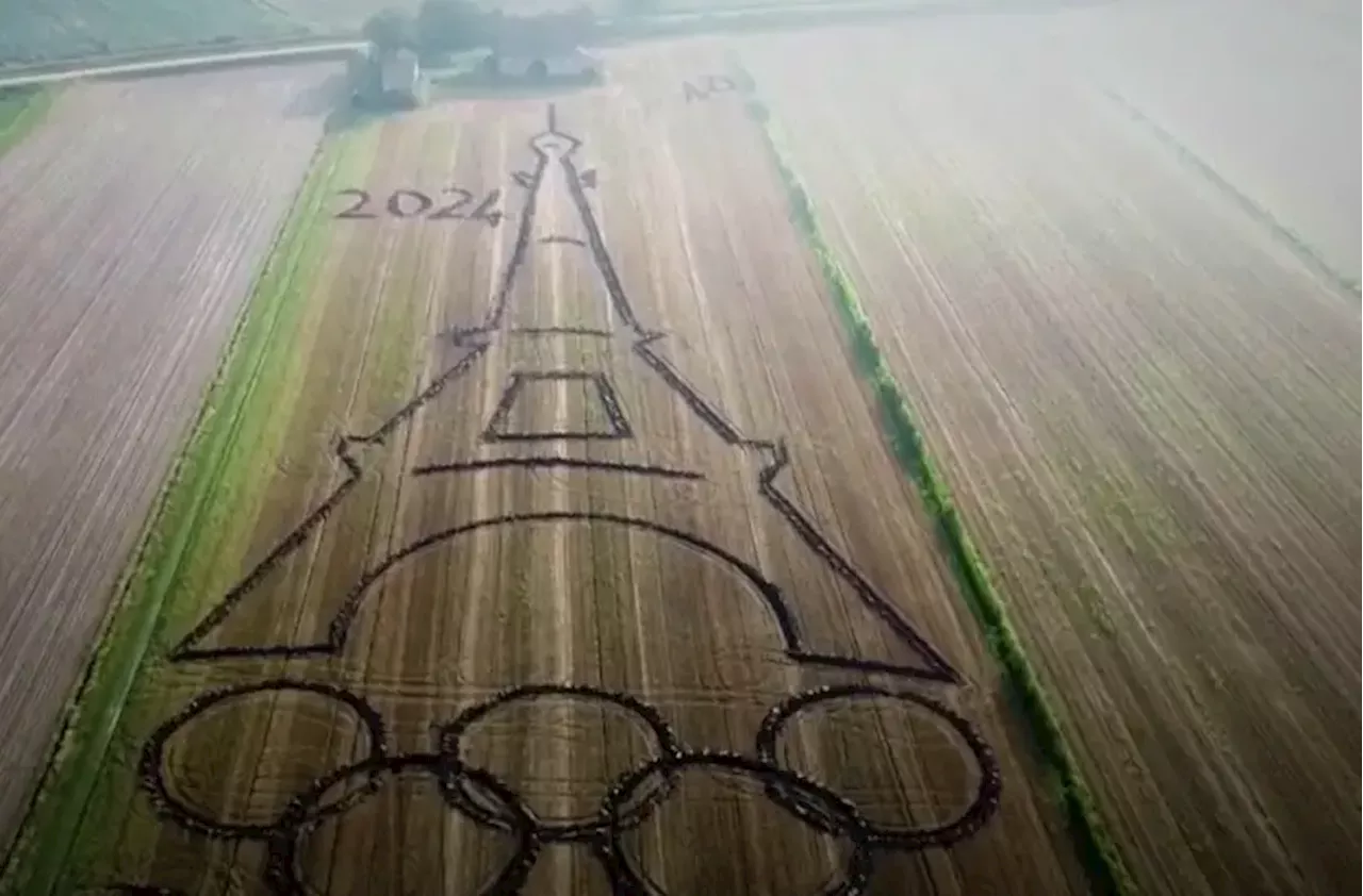 Homenagem às Olimpíadas: Dario Gambarin desenha a Torre Eiffel num campo em Itália