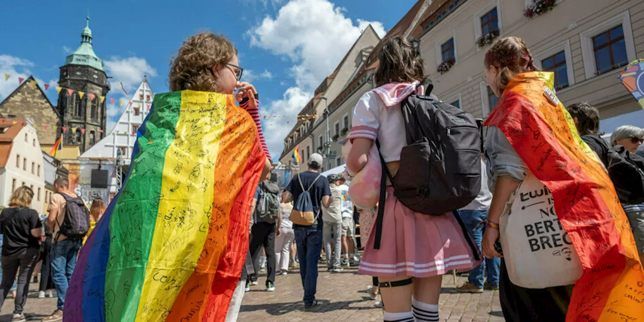 CSD in sächsischer Kleinstadt: Regenbögen über Pirna