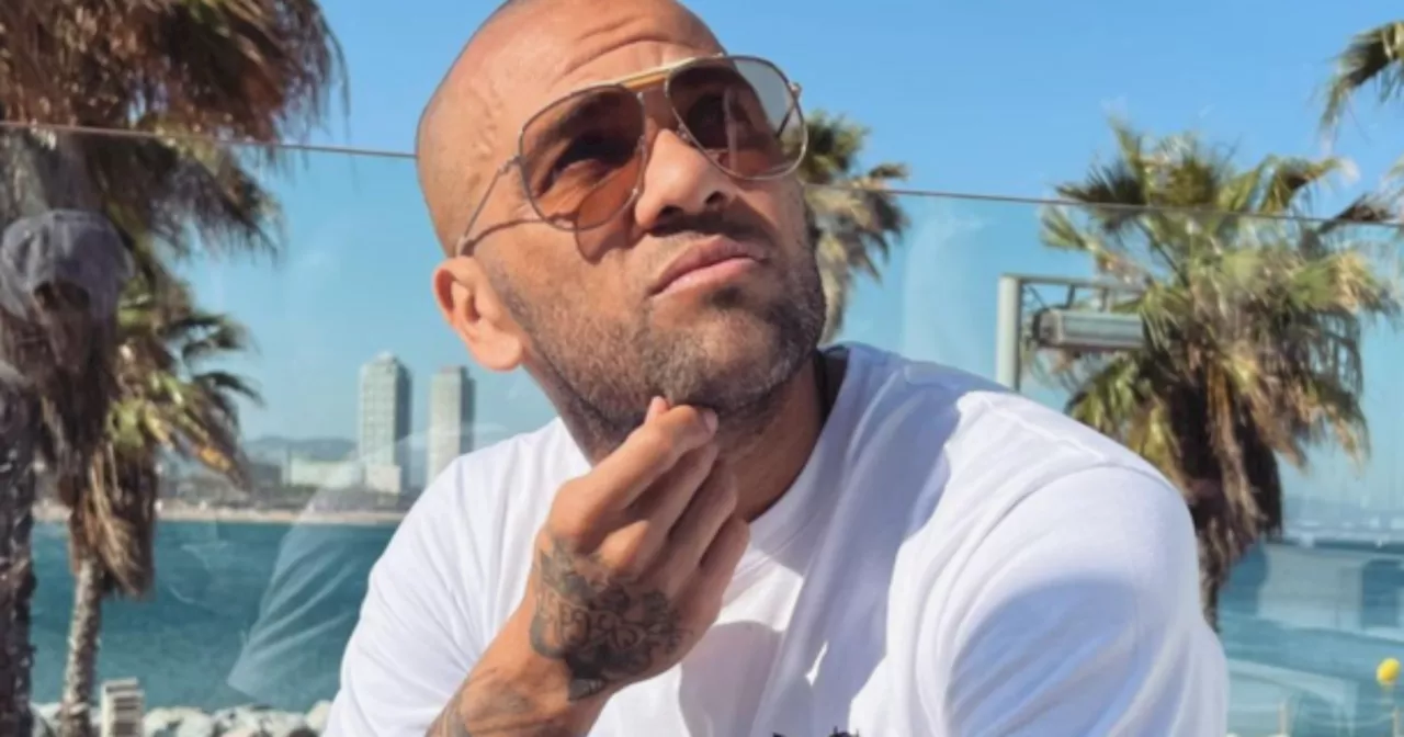 Daniel Alves recebe do São Paulo e encerra problemas com banco e filhos