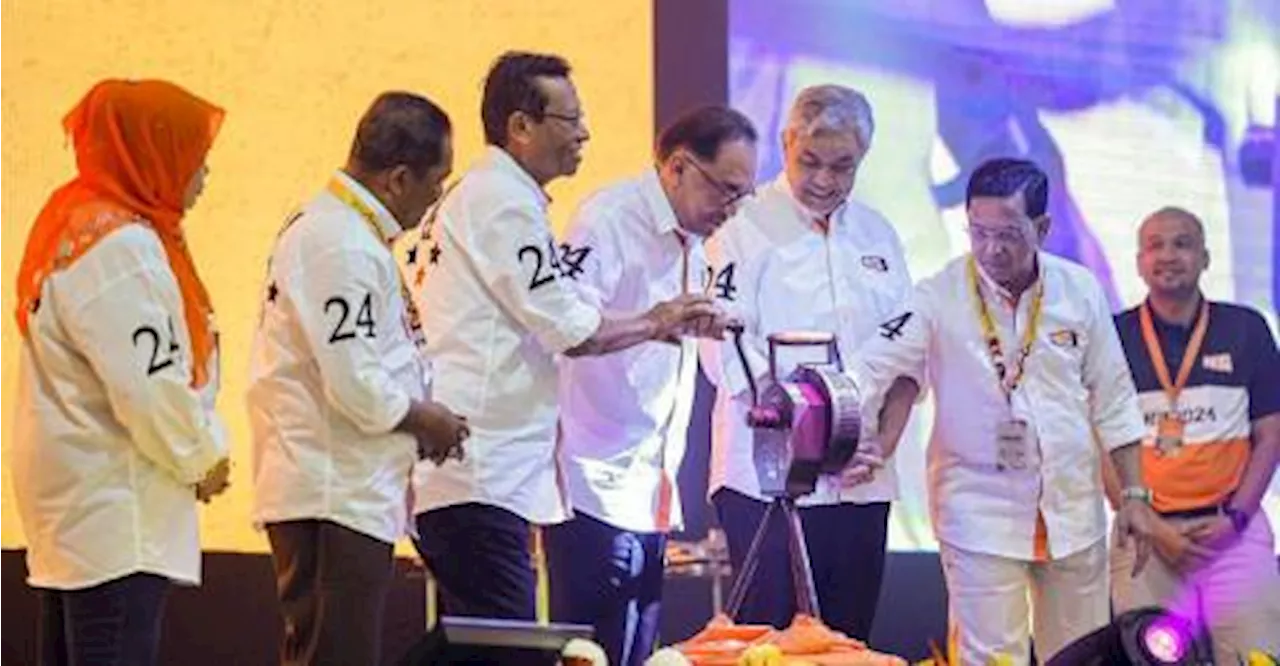 PM Anwar launches KedaiFGV.com at Hari Peneroka Felda 2024