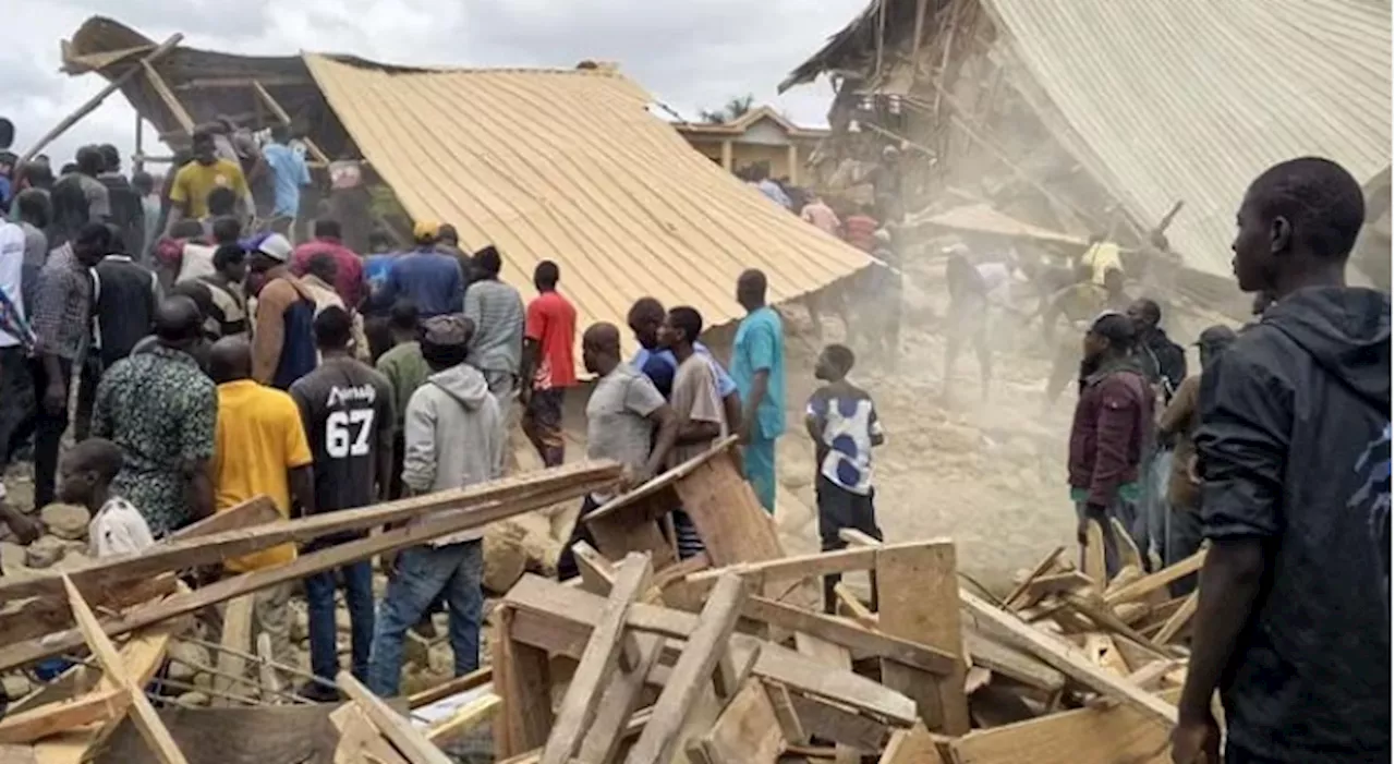 Nigeria school collapse kills 21, scores injured