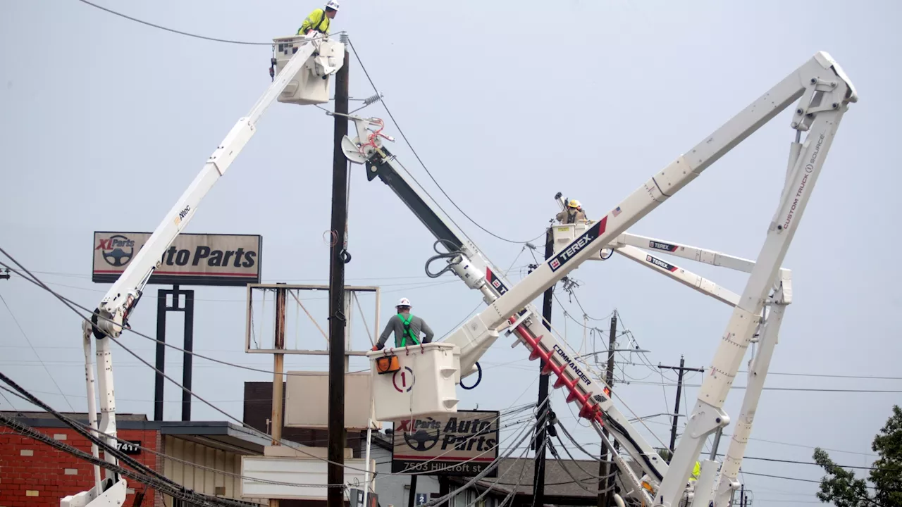 Texas Gov. Greg Abbott demands answers as roughly 270K customers remain without power after Beryl