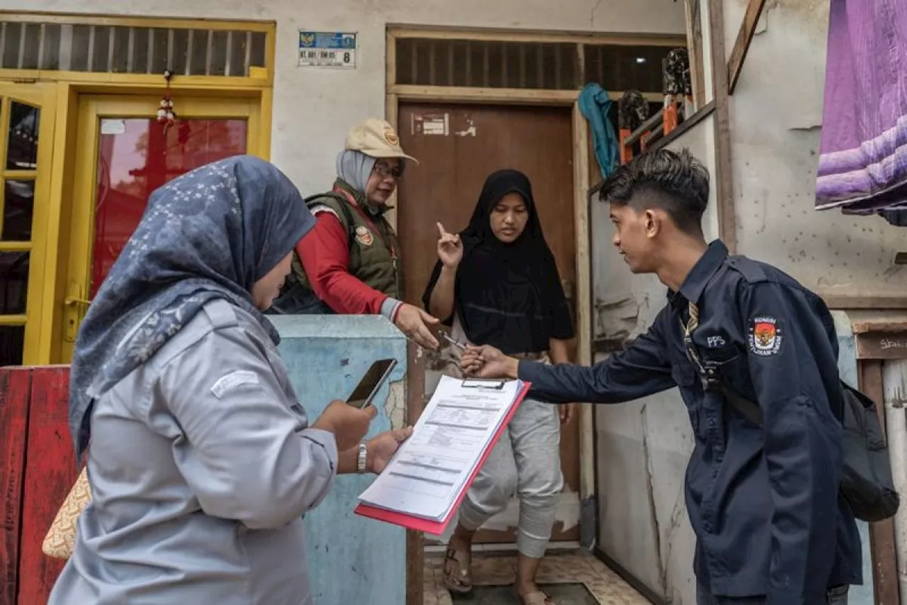 Bawaslu Jaksel tegaskan Pantarlih tetap beri stiker coklit ke warga