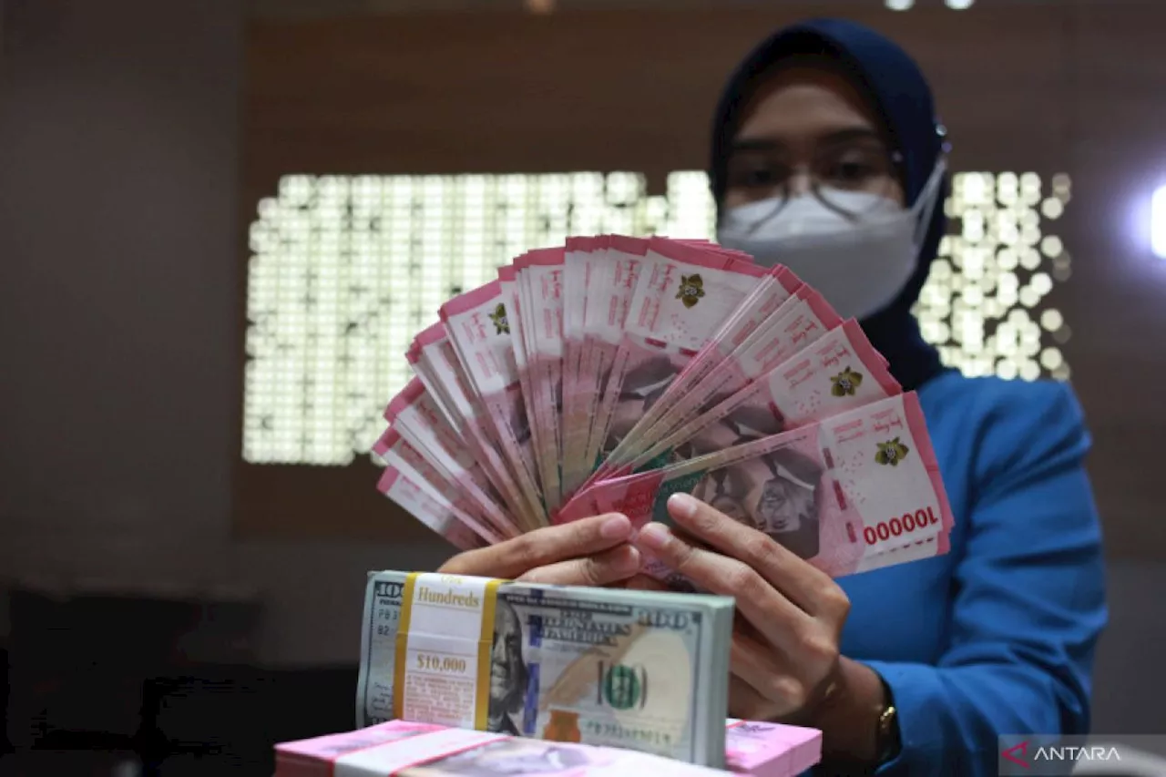 Rupiah merosot di tengah isu politik penembakan calon presiden AS