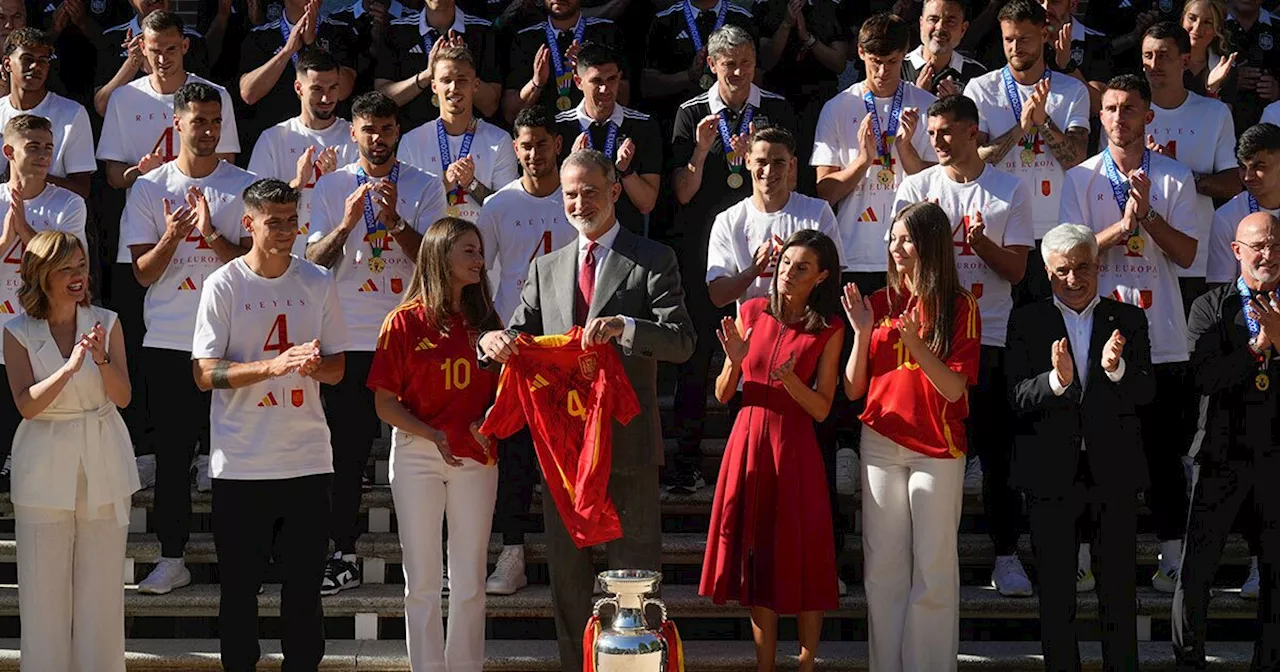 España celebra su victoria en la Eurocopa 2024 junto a los reyes