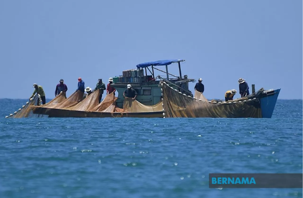 Sabah fishermen receive RM21.1m in living cost allowances: Mohamad Sabu