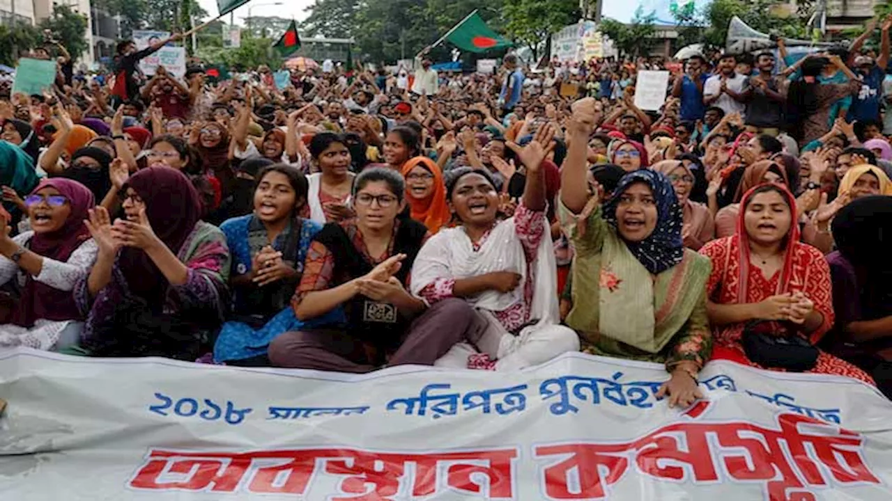 Bangladesh students clash in job quota protests, at least 100 injured