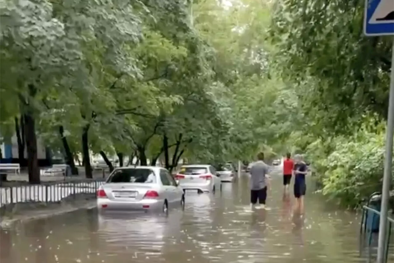 Последствия суперливня в Москве попали на видео