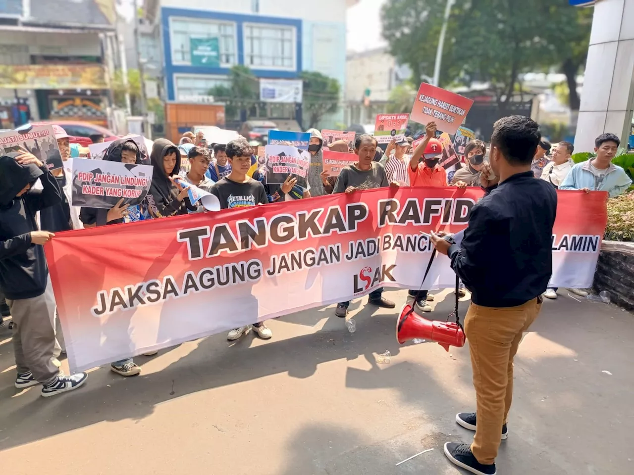 LSAK Demo di Depan Kejagung, Sebut Nama Mantan Bupati Samosir