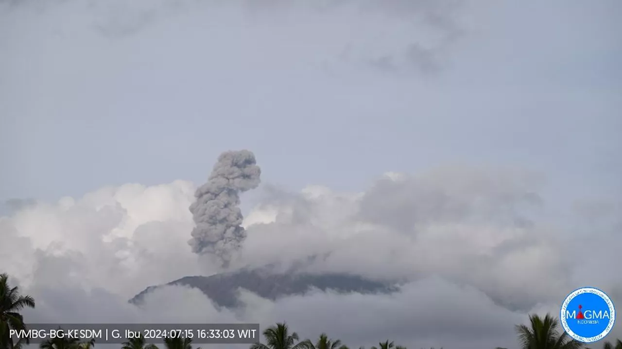 Gunung Ibu Meletus Lagi Senin Sore 15 Juli 2024, Semburkan Abu Vulkanik 1.000 Meter