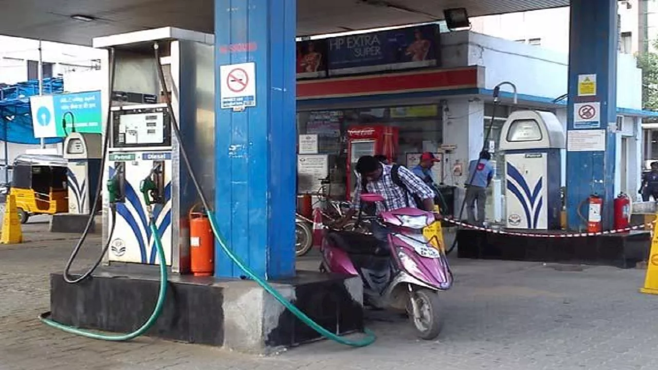 Petrol Diesel Price: इन शहरों में सस्ता हुआ पेट्रोल-डीजल, यहां देखें ईंधन के ताजा रेट