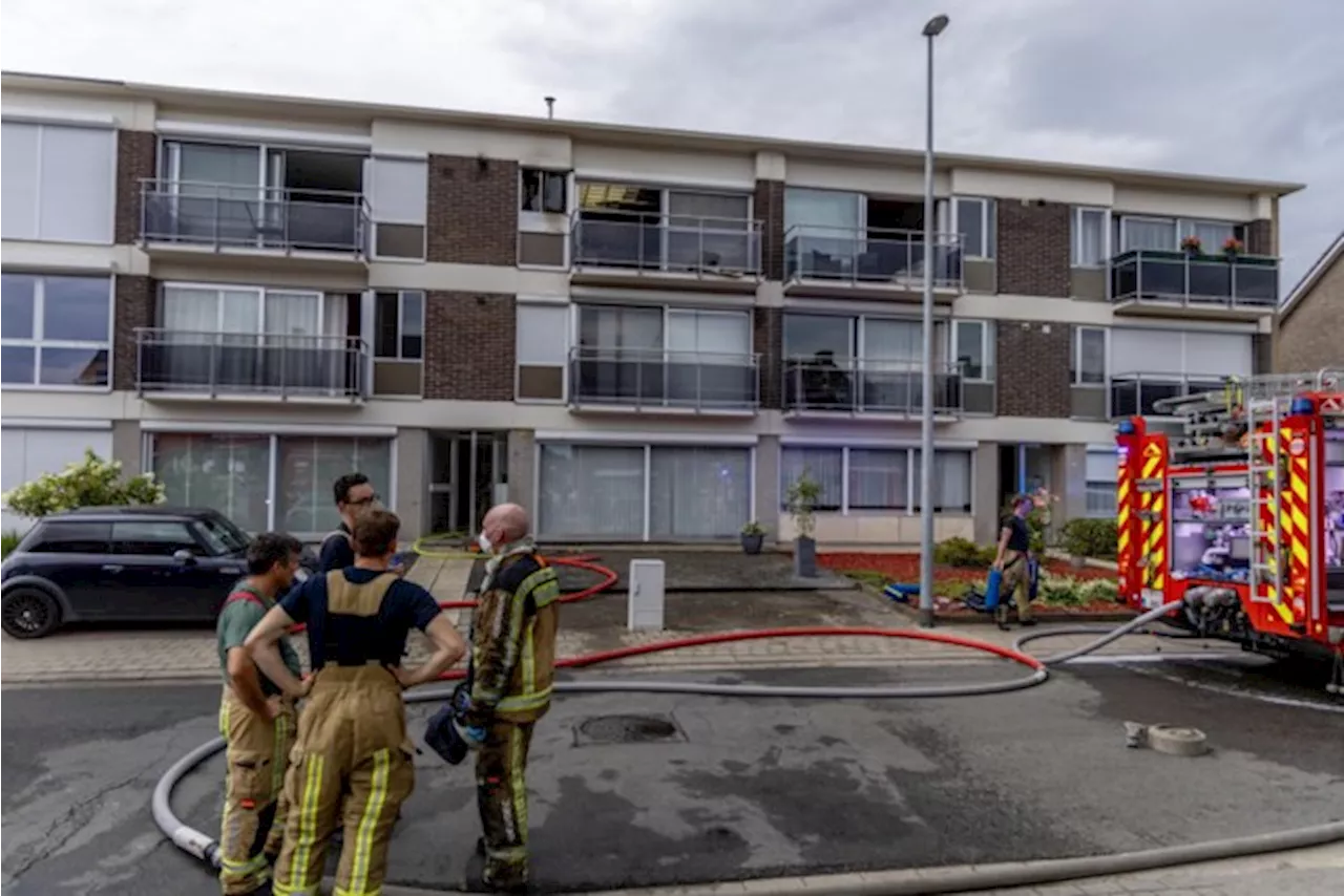 Vrouw (81) raakt levensgevaarlijk gewond bij uitslaande appartementsbrand