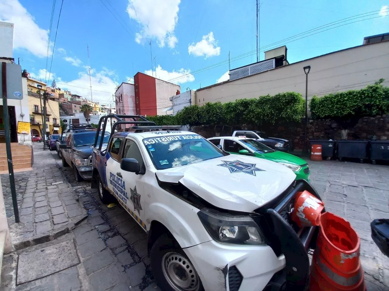 Chocan tres patrullas en Guanajuato capital; alcalde 'minimiza' accidente