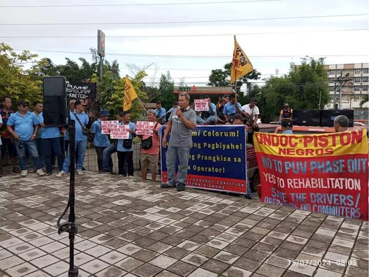 Displaced jeepney drivers stage protest in Bacolod ahead of Marcos’ SONA