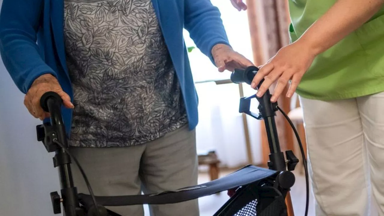 Gesundheit: Ausbildung zur Pflegefachkraft - erster Absolventen-Jahrgang