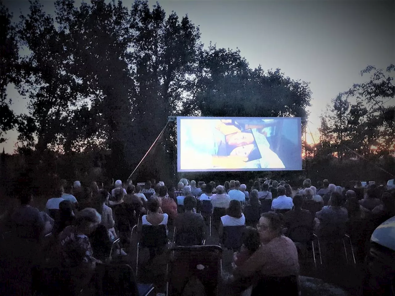 Saint-Colomb-de-Lauzun : Astérix et Obélix s’invite lors d’une séance de cinéma en plein air