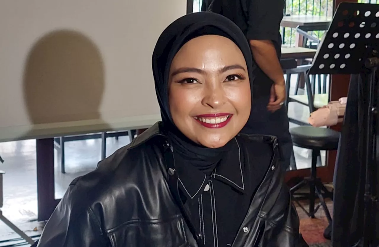 Tantri Kotak Jatuh dari Panggung Usai Tangannya Ditarik Penonton