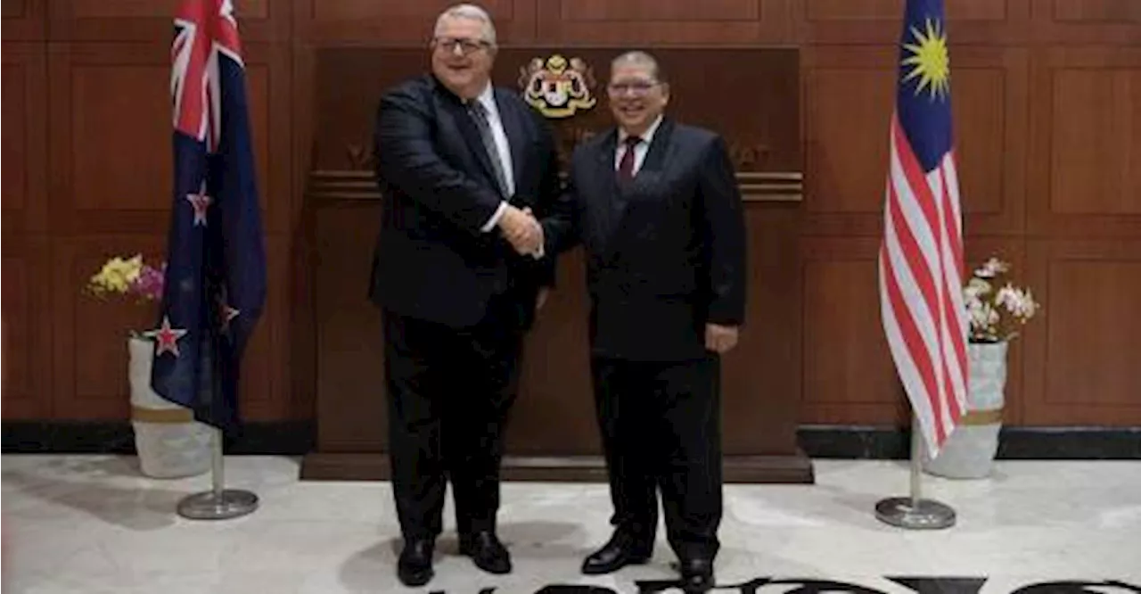 Johari, Brownlee discuss efforts to strengthen Malaysia-New Zealand ties