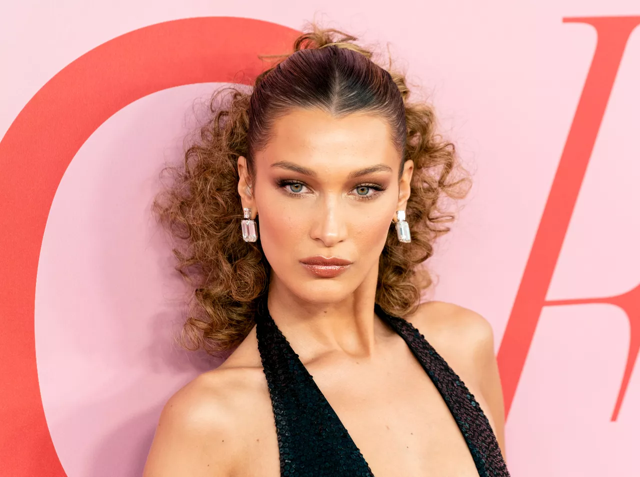 Ce complément alimentaire dont raffole Bella Hadid fait le buzz sur TikTok et inquiète les experts