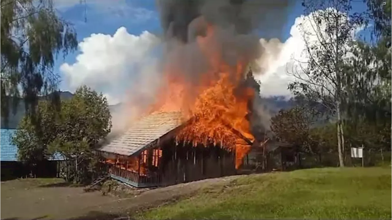 Pasukan TNI Kejar Gerombolan OPM Bakar Sekolah di Okbab Papua Pegunungan