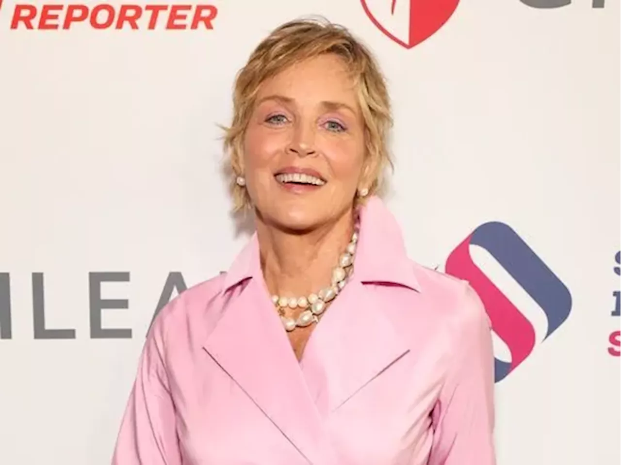 Sharon Stone recrea a sus 66 años y en ropa interior el cruce de piernas de 'Instinto Básico'. ¿Homenaje o provocación?