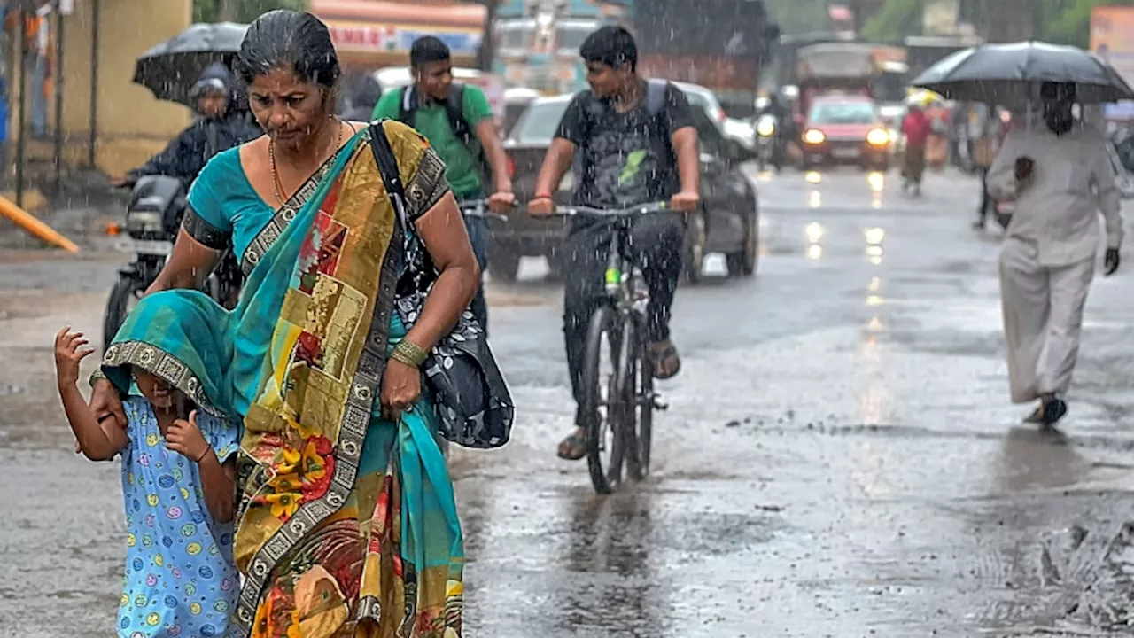 Weather Today: केरल से UP-बिहार तक आज जमकर बरसेंगे बादल, जानें दिल्ली के मौसम पर क्या है IMD अपडेट