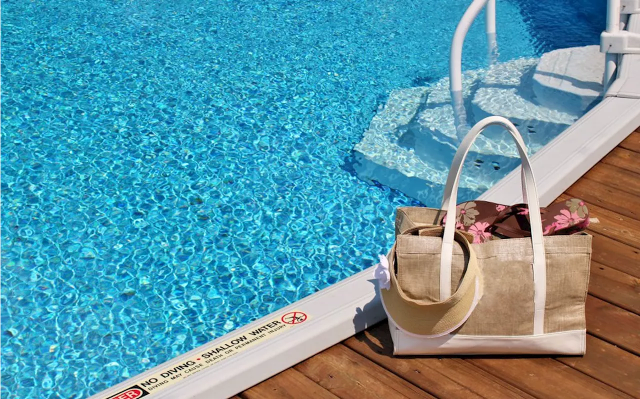 TikTok-Viral Case Mate Beach Tote: Waterproof with Detachable Phone Pouch—Shop Now & Save Up to 30%