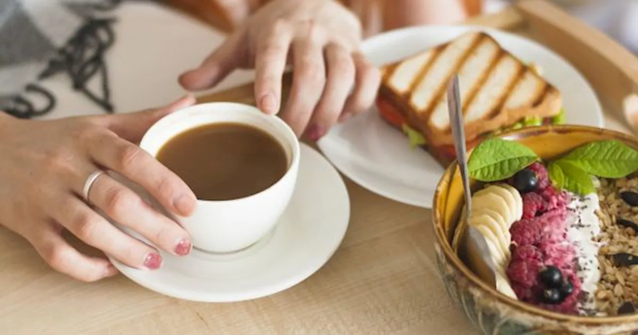 Los ALIMENTOS que NUNCA hay que MEZCLAR con CAFÉ: cuáles son y por qué son incompatibles