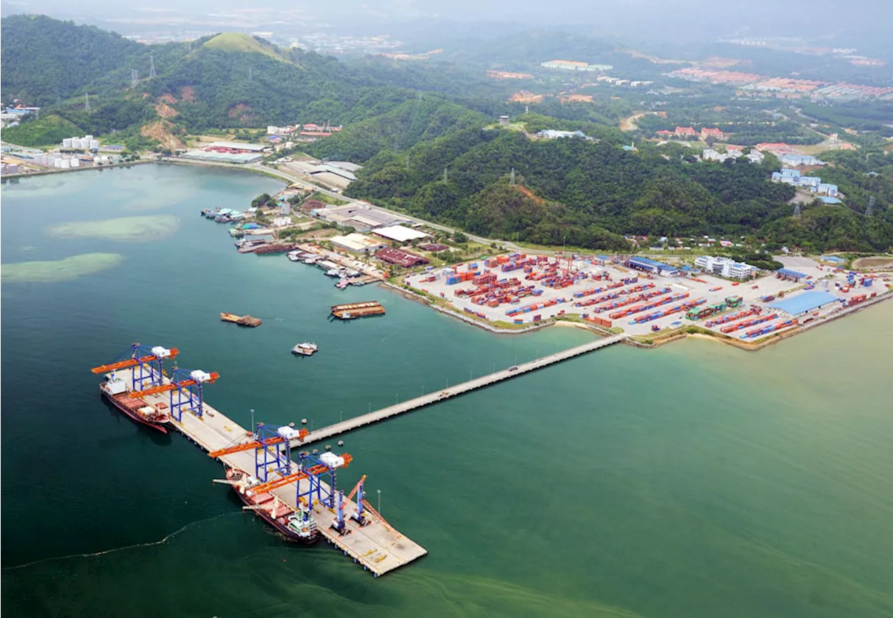 Temporary container storage sites at Sepanggar Bay Container Port