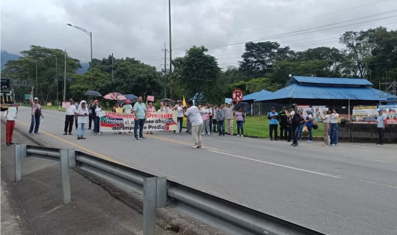 Cierran vía al llano en sector Llano Lindo por protestas