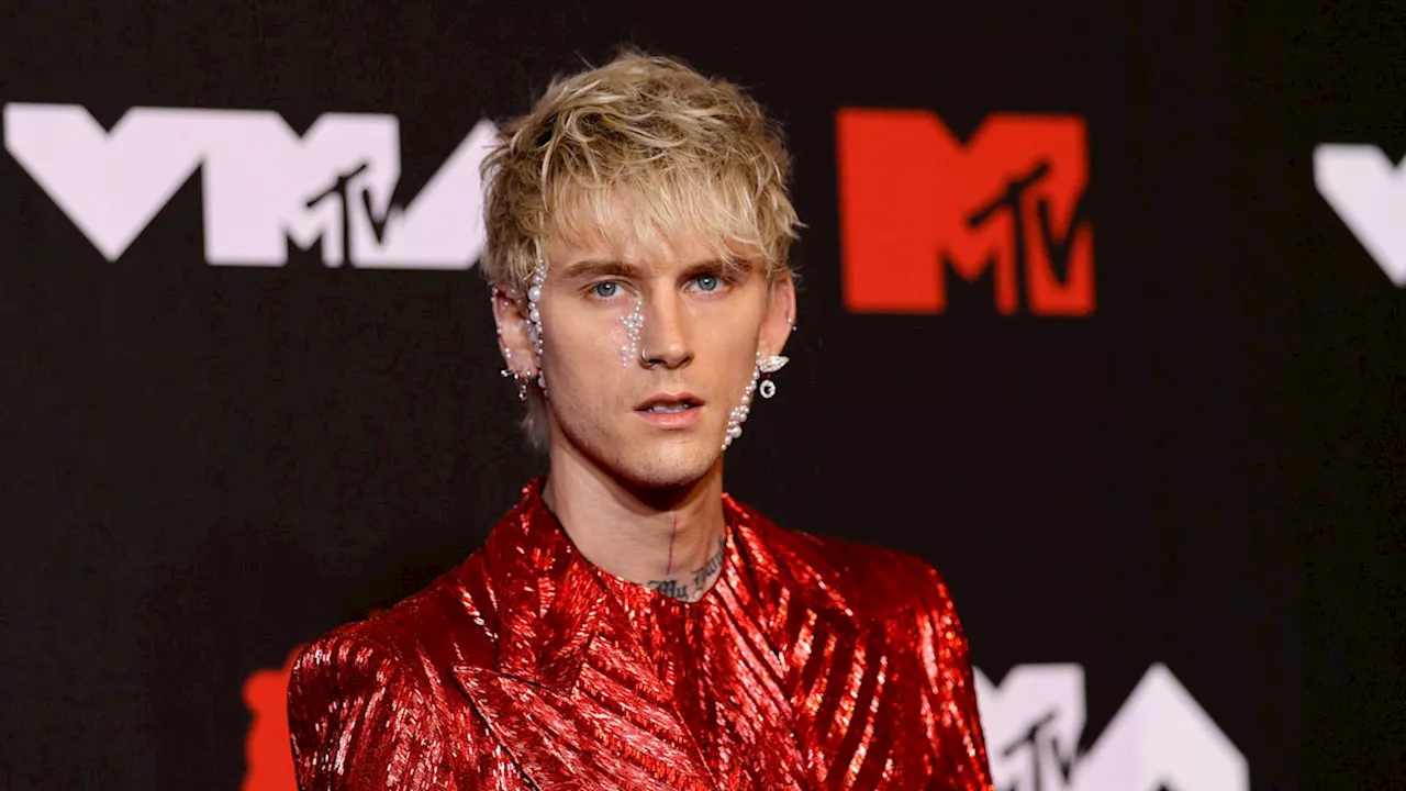 Machine Gun Kelly's major tooth transformation as he debuts fangs