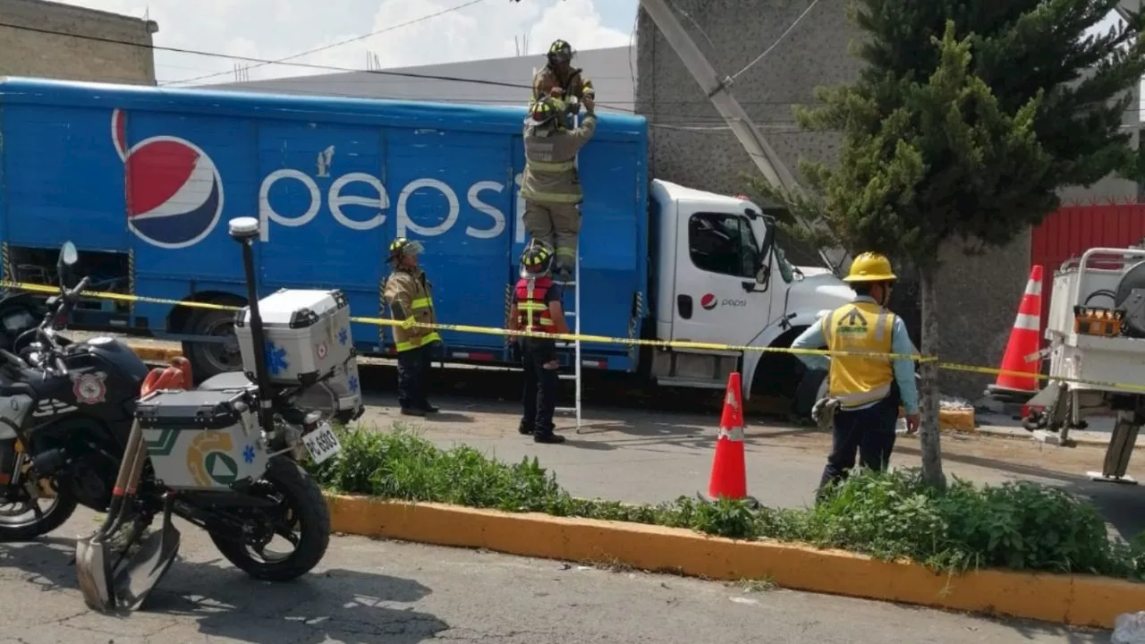 Camión de Pepsi se queda sin frenos y choca contra tres carros, hay ...