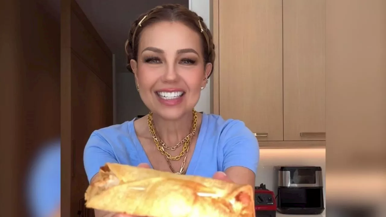 Thalía presume sus dones en la cocina y comparte su fácil receta para hacer “flautas dietéticas”