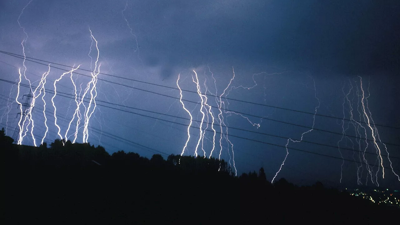 Gewitter mit Starkregen nimmt jetzt Kurs auf Österreich