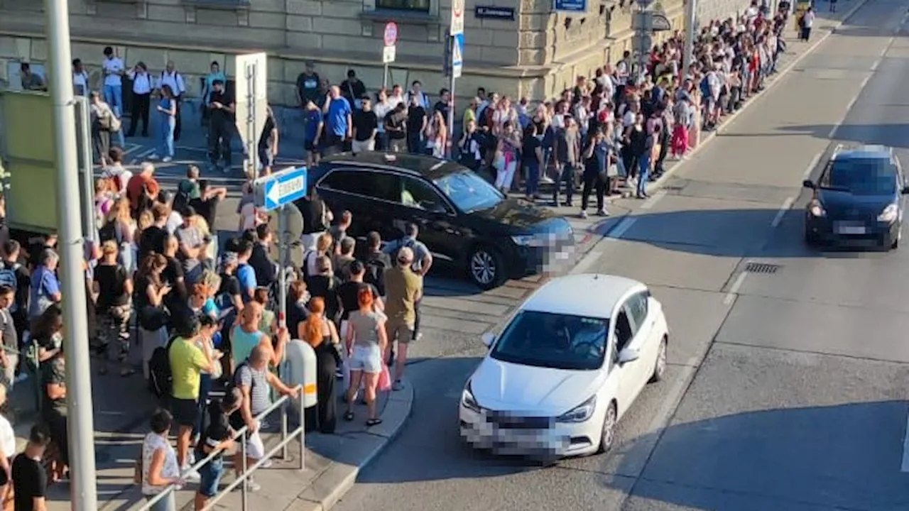 U6-Chaos! Hunderte Wiener warten auf Ersatzbusse